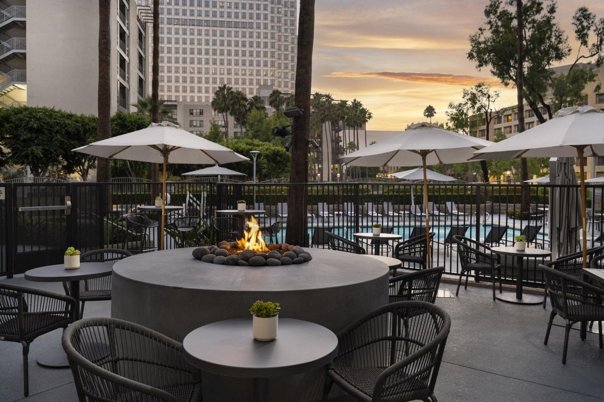 Costa Mesa Marriott Hotel Bagian luar foto