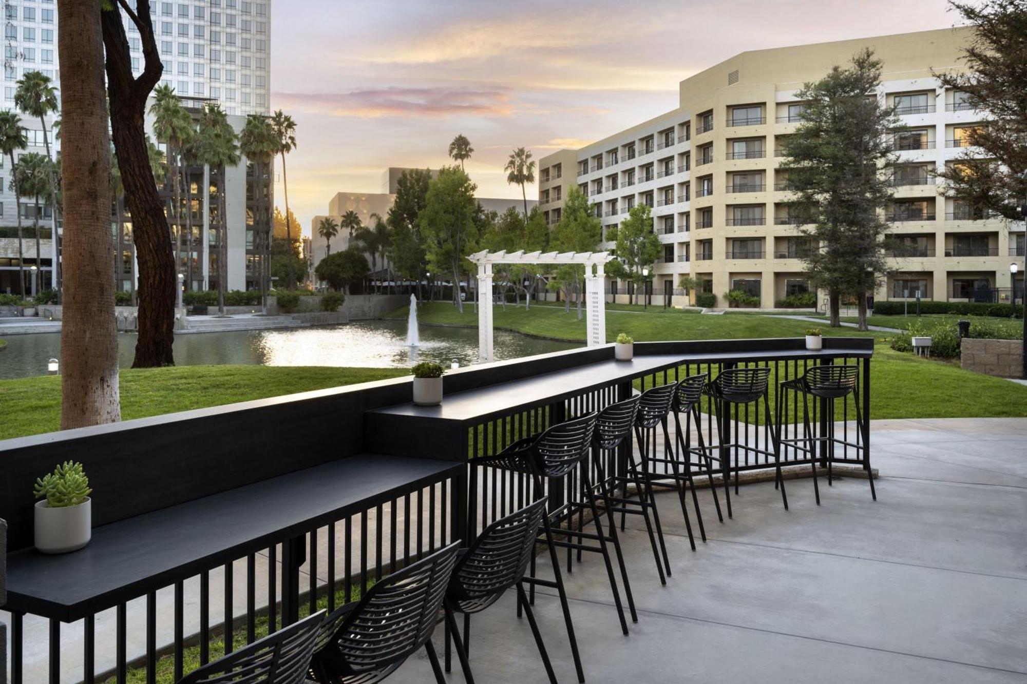 Costa Mesa Marriott Hotel Bagian luar foto