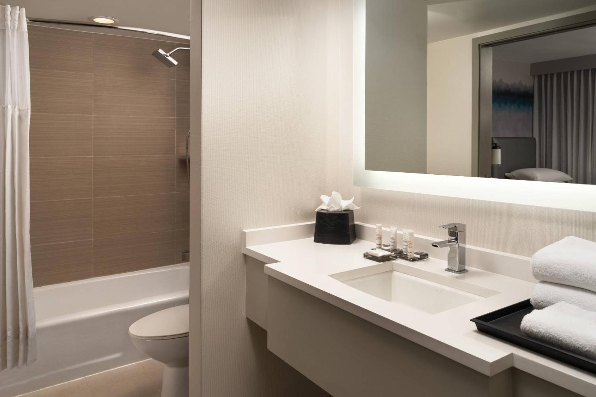 Costa Mesa Marriott Hotel Bagian luar foto
