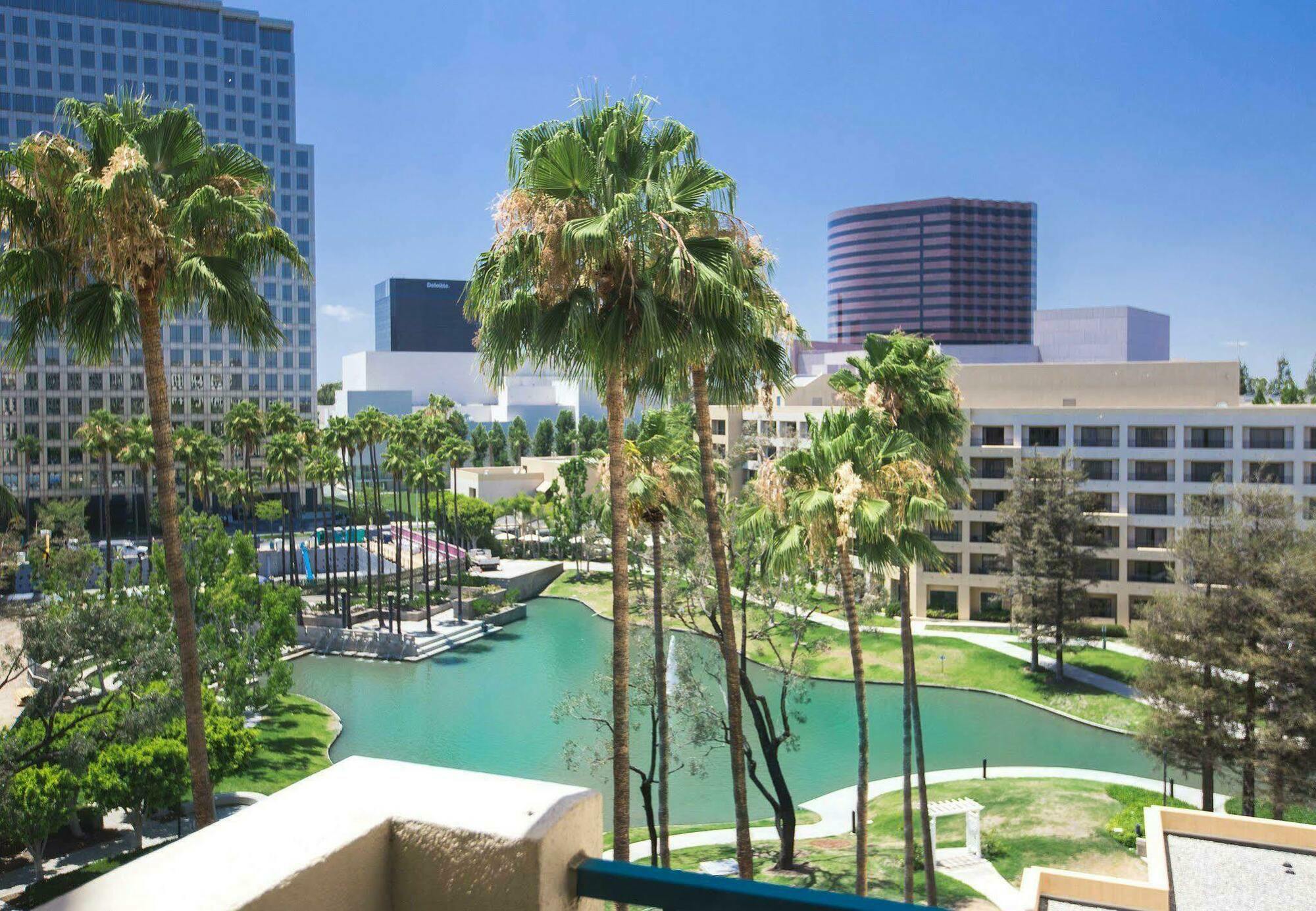 Costa Mesa Marriott Hotel Bagian luar foto